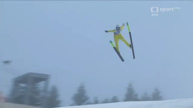 Nevydařený skok Kláry Ulrichové na velkém můstku v Klingenthalu