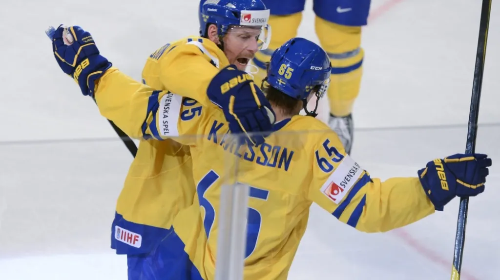 Erik Karlsson (vpravo) a  Daniel Alfredsson