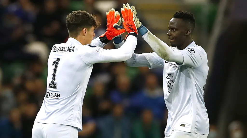 Brankáři Chelsea Kepa Arrizabalaga a Édouard Mendy