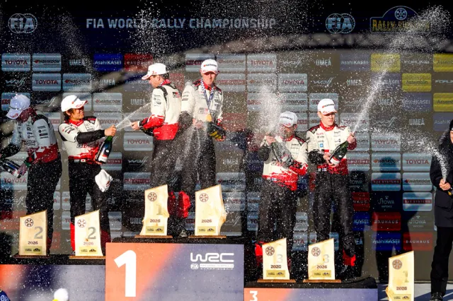 Švédskou rallye opět ovládly toyoty, prvenství obhájil Evans a vede šampionát