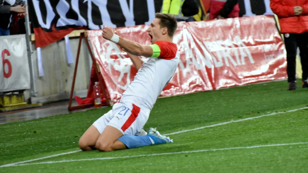 Milan Škoda ze Slavie slaví vstřelený gól 