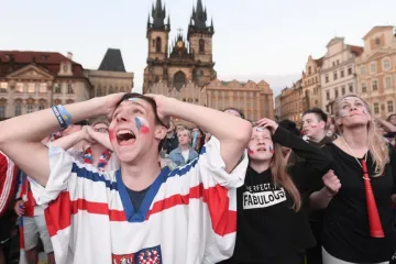 Fanoušci sledují boje o medaile na Staroměstském náměstí v Praze