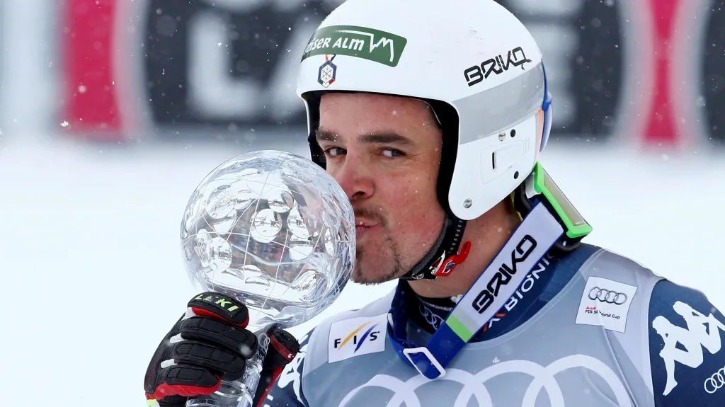 Ital Peter Fill s malým glóbem za sjezd