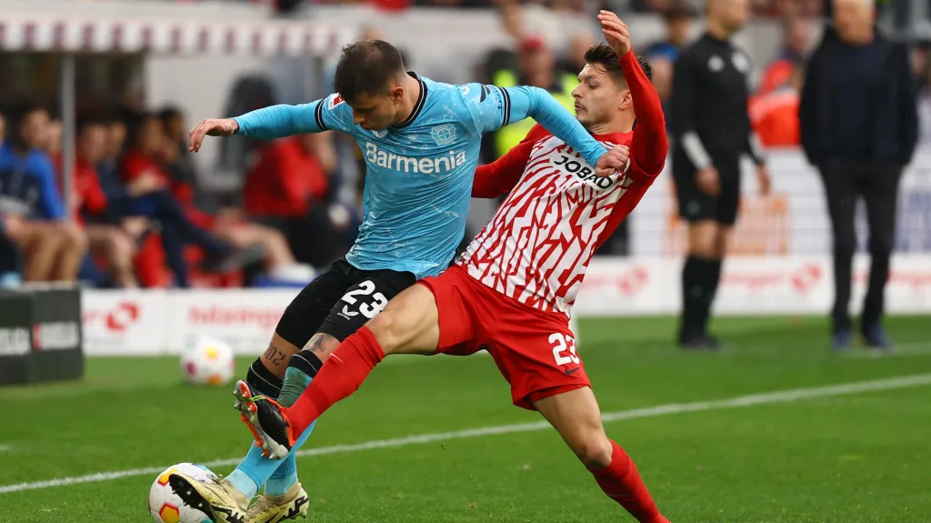 Adam Hložek v utkání s Freiburgem