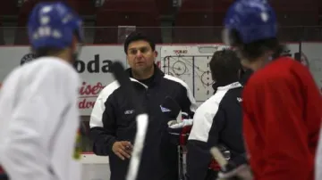 Vladimír Růžička s českými hokejisty