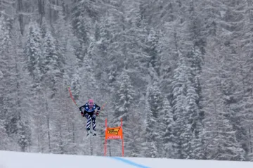 Závod dvojbobů žen ve Svatém Mořici. V Zauchensee bylo zrušeno super-G
