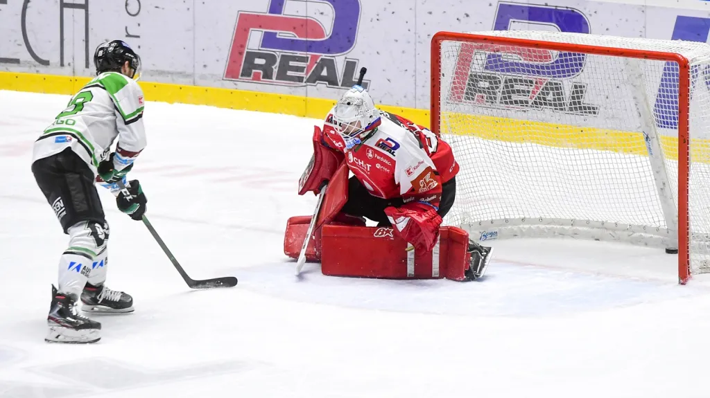 Oscar Flynn proměňuje vítězný nájezd proti Pardubicím