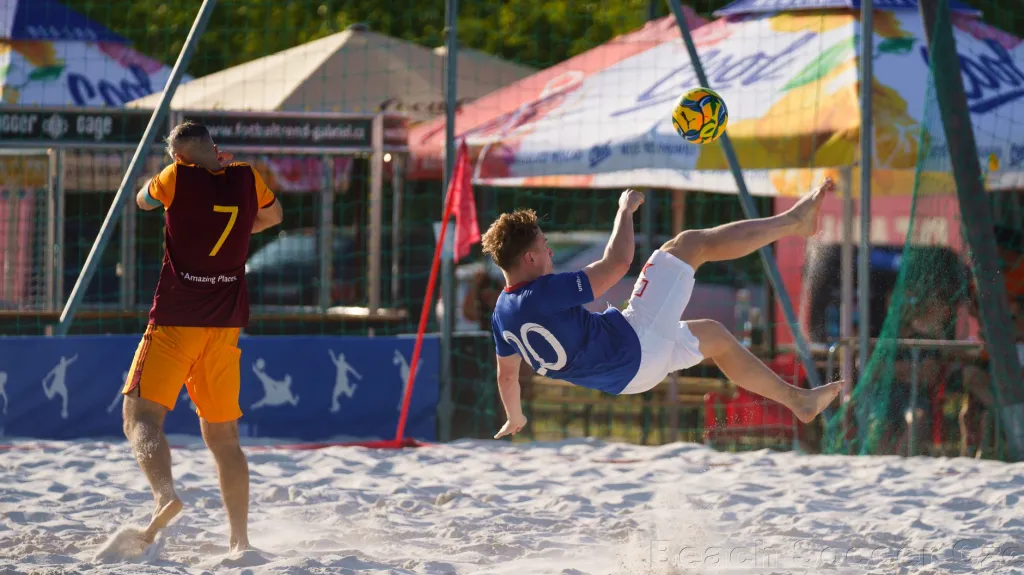 Plážový fotbal