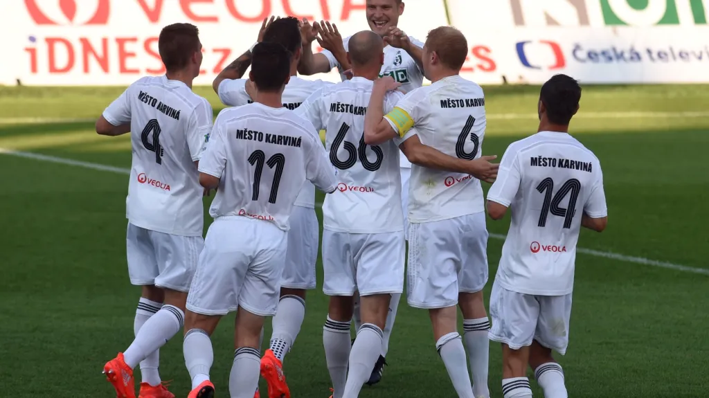 Slavící fotbalisté Karviné