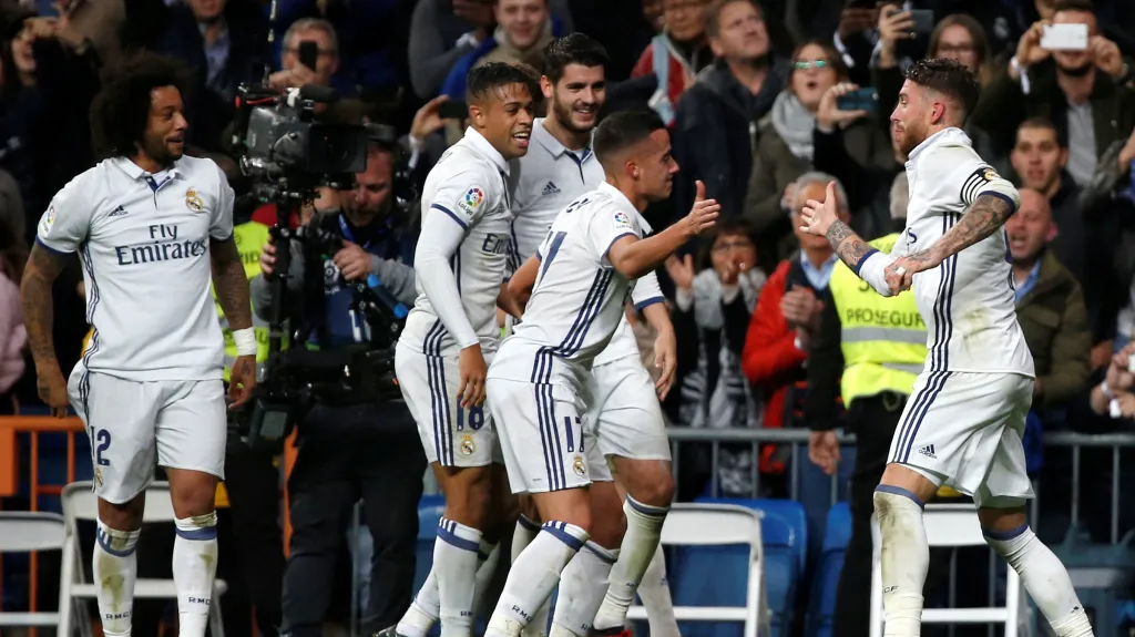 Fotbalisté Realu Madrid slavící gól
