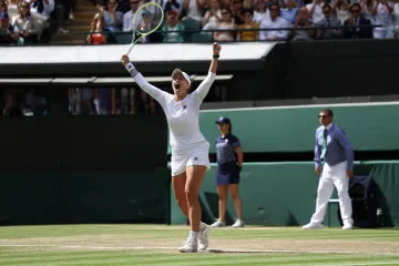 Barbora Krejčíková slaví postup na Wimbledonu