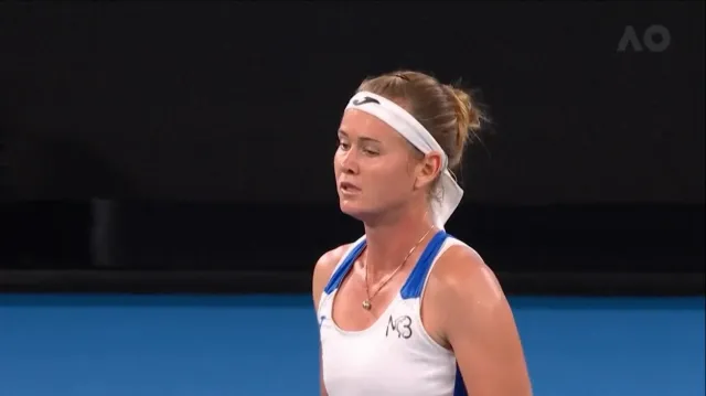 Bouzková vypadla na Australian Open už v 1. kole, Sabalenková vstup zvládla