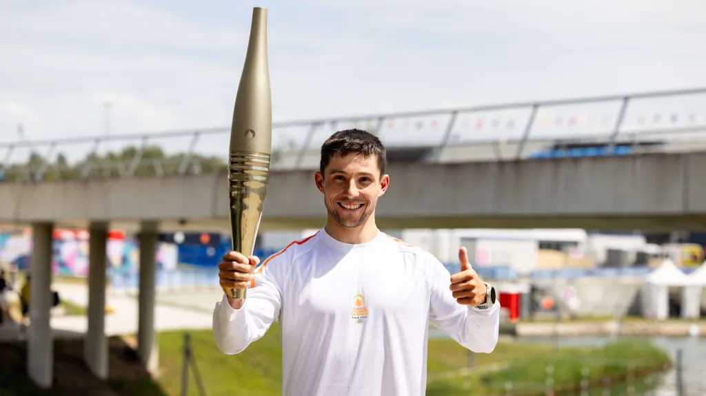 Jiří Prskavec s olympijskou pochodní