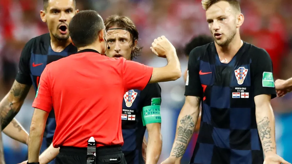 Chorvatský záložník Ivan Rakitič (vpravo)