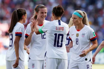 Fotbalistky USA se radují z gólu na mistrovství světa