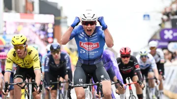 Závěrečný spurt belgické klasiky Na flanderských polích