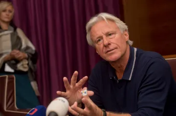 Björn Borg po příletu do Prahy na Laver Cup