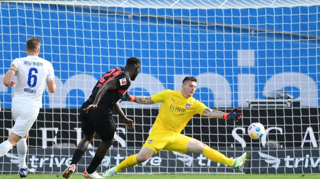 Victor Boniface prostřelil jako první brankáře Heidenheimu