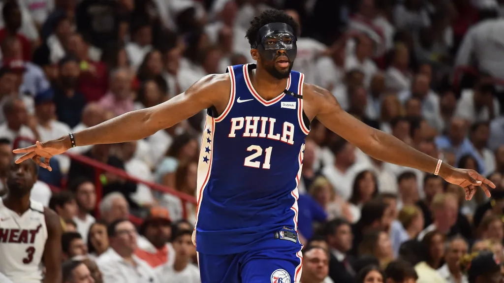 Slavící Joel Embiid z Philadelphie