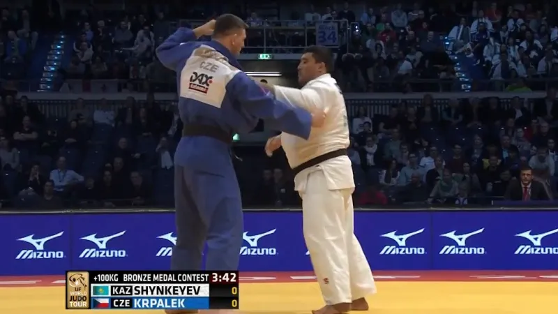 Souboj Lukáše Krpálka s Kazachem Šynkejevem o bronz