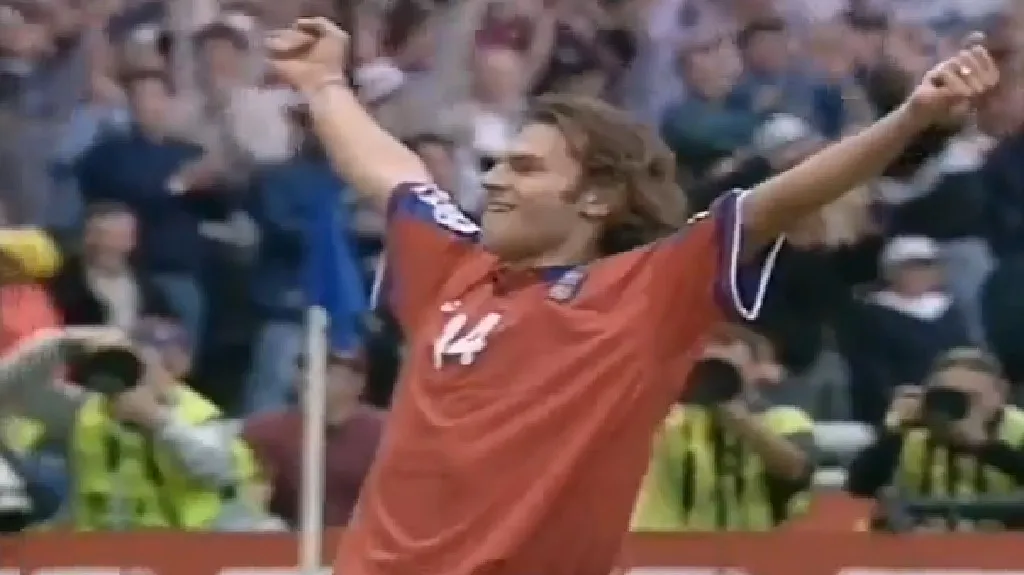 Patrik Berger po proměněné penaltě