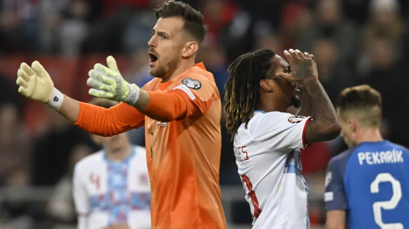Martin Dúbravka si zoufá v utkání s Lucemburskem