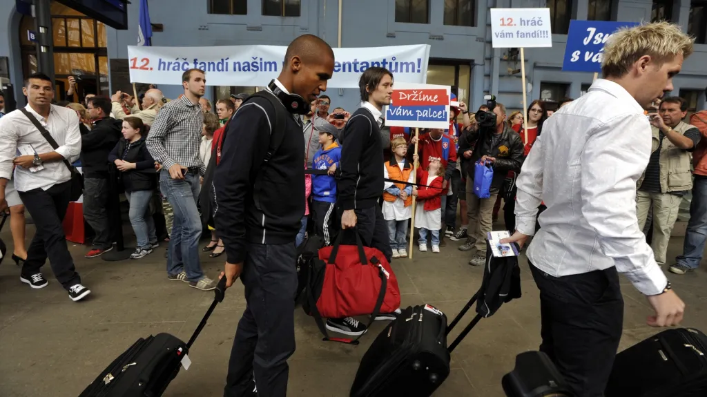 Čeští reprezentanti vyrazili na EURO