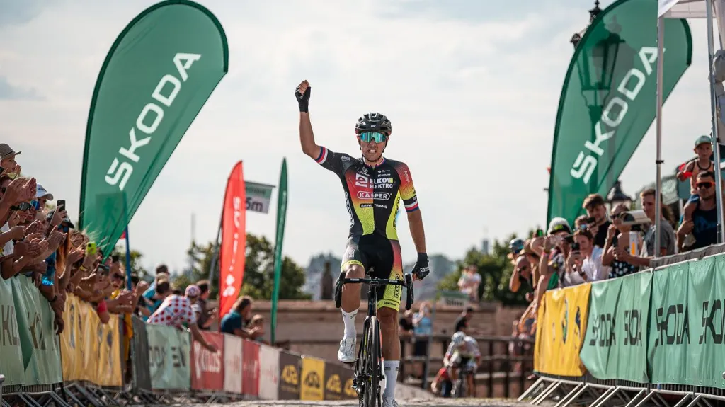 Adam Ťoupalík v cíli závodu Brno – Mikulov – Brno