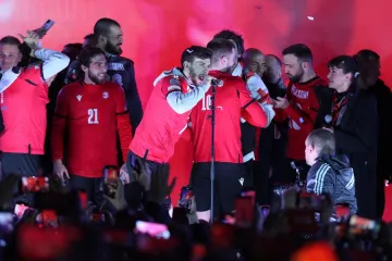 Kvaracchelija se raduje se spoluhráči z postupu na Euro