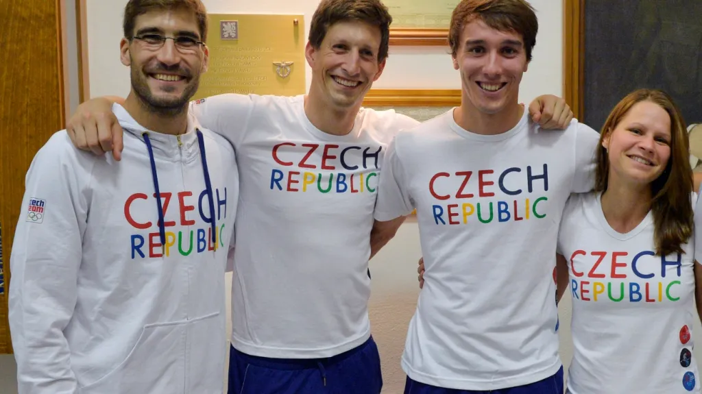 Česká pětibojařská výprava před odletem do Ria