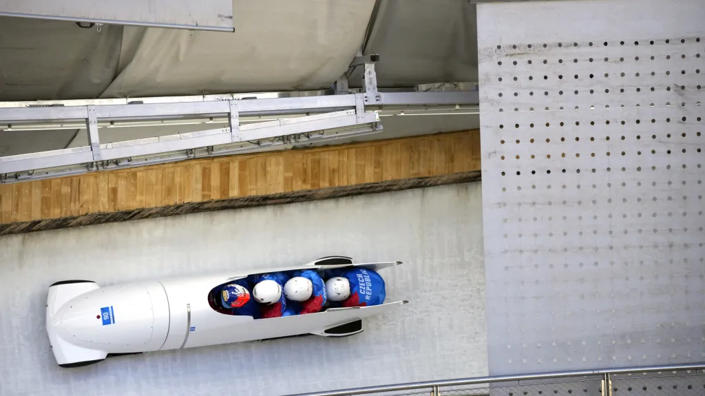 Čeští bobisté při testování olympijské trati