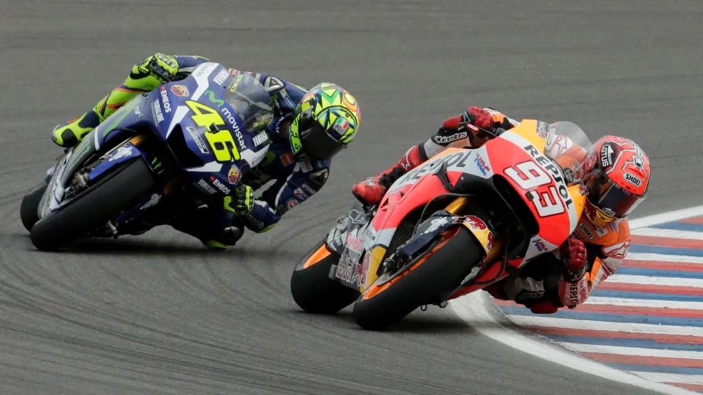 Souboj Marca Márqueze a Valentina Rossiho