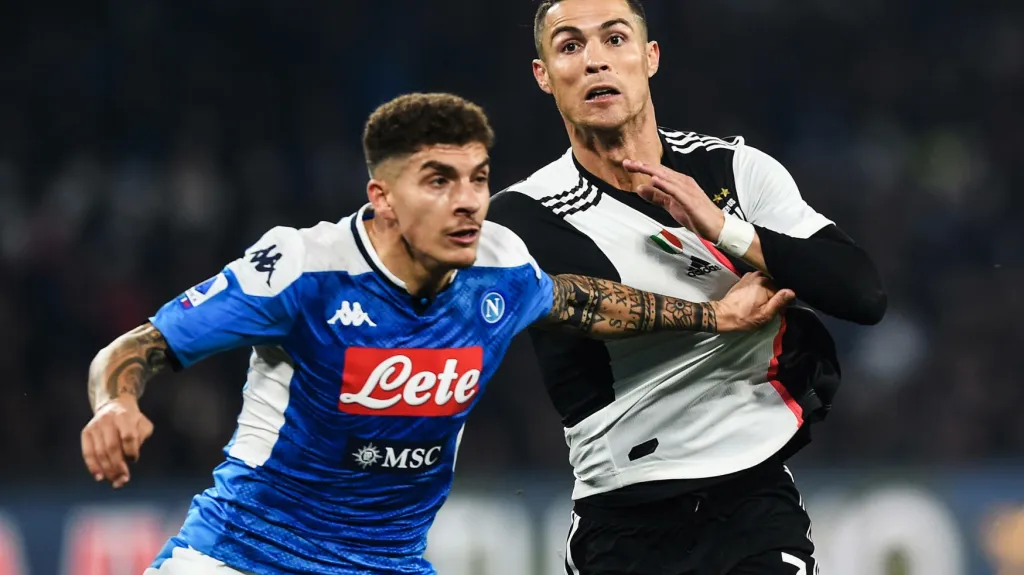 Cristiano Ronaldo a Giovanni Di Lorenzo z Neapole