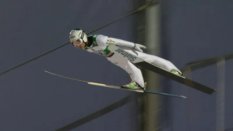 Závěr týmového závodu mužů SP ve skocích na lyžích v Lahti