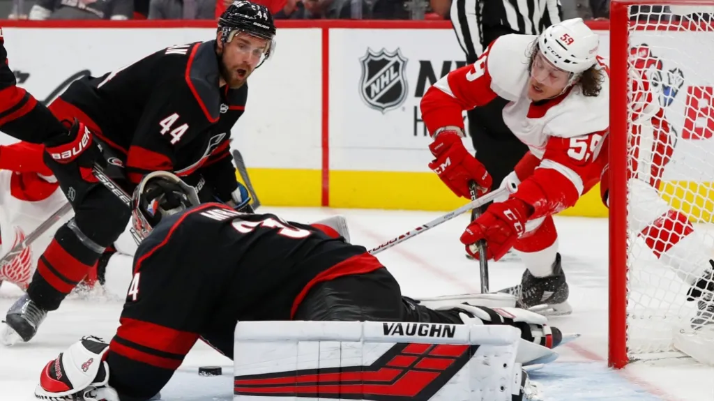 Petr Mrázek zachraňuje situaci