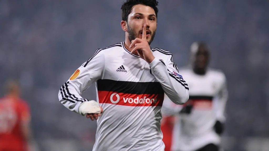 Tolgay Arslan slaví vstřelenou branku Besiktase