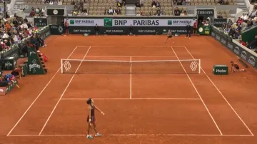 Paoliniová postoupila, po dlouhé bitvě zvítězil i Shelton