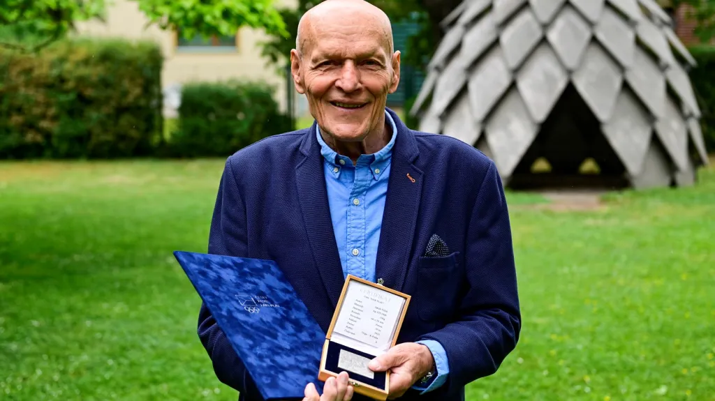 Petr Jákl starší s cenou Českého klubu fair play