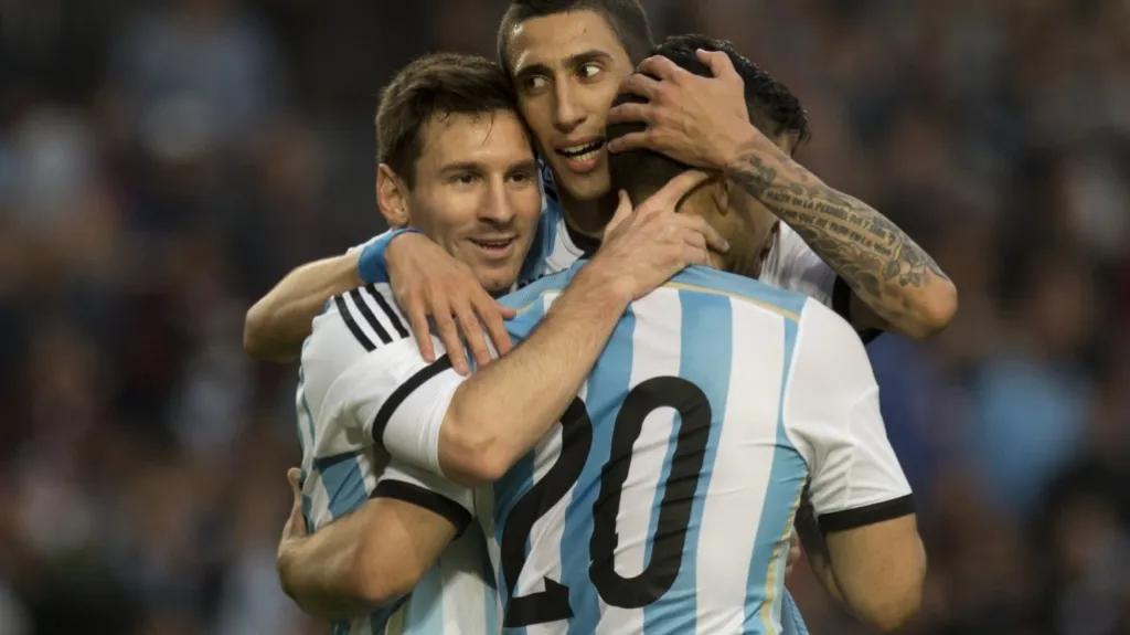 Messiho radost s Di Maríou a Agüerem (zády)