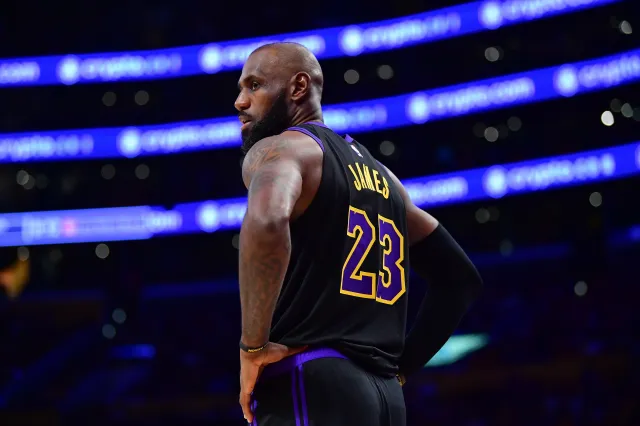James opouští Lakers, v NBA však přidá další sezonu