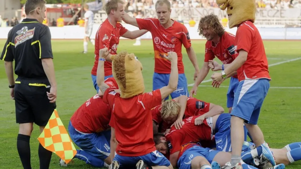 Hráči Viktorie Plzeň slaví první titul