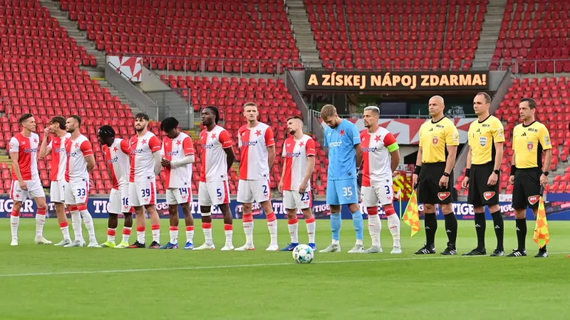 Fotbalová Slavia v prázdném Edenu