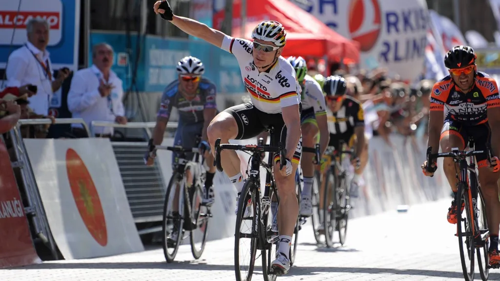 André Greipel slaví vítězství v etapě na Giro d'Italia