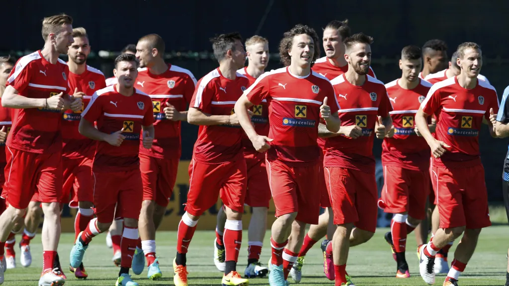 Fotbalisté Rakouska při tréninku v dějišti ME