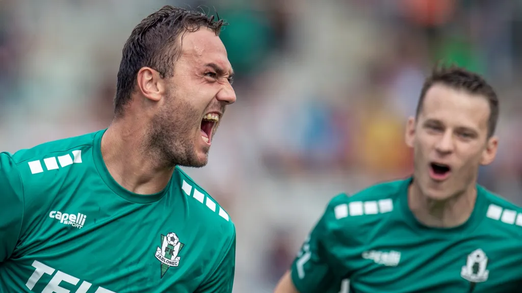 Martin Doležal (vlevo) a Jan Sýkora se radují z gólu Jablonce