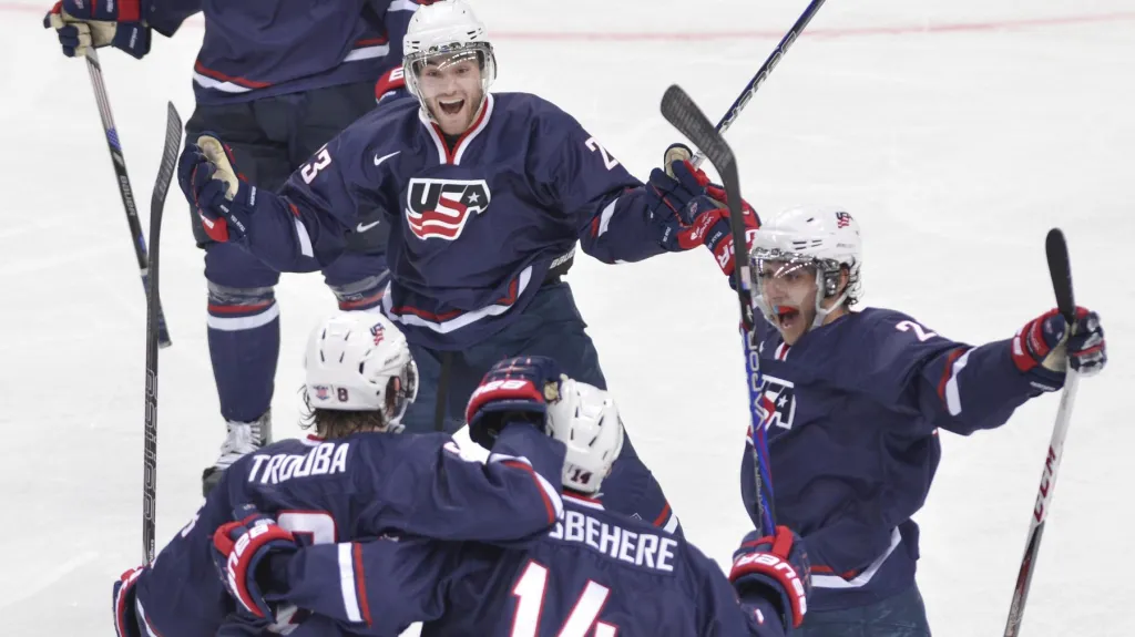 Američtí hokejisté se radují z vítězství