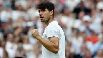 Alcaraz a Sinner ve Wimbledonu postupují, Gauffová se loučí