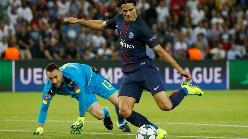 Cavani z PSG zahazuje šanci proti Arsenalu