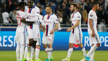 Fotbalisté Lyonu se radují po vítězství nad Besiktasem
