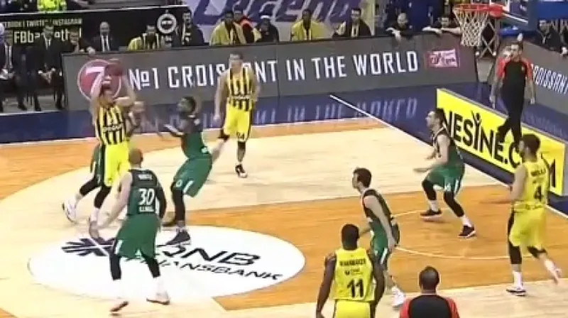 Jan Veselý dal 20 bodů Fenerbahce